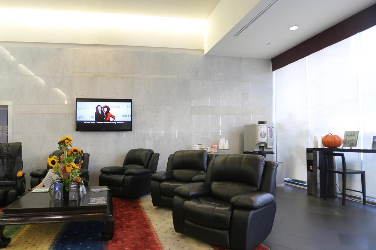 Apartment Downtown 2br W Pool Gym Wd Nr Convention Center Lax-1040